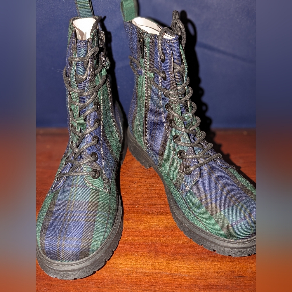 So Bowfin Green Blue Plaid Combat Boots Women’s 7.5M